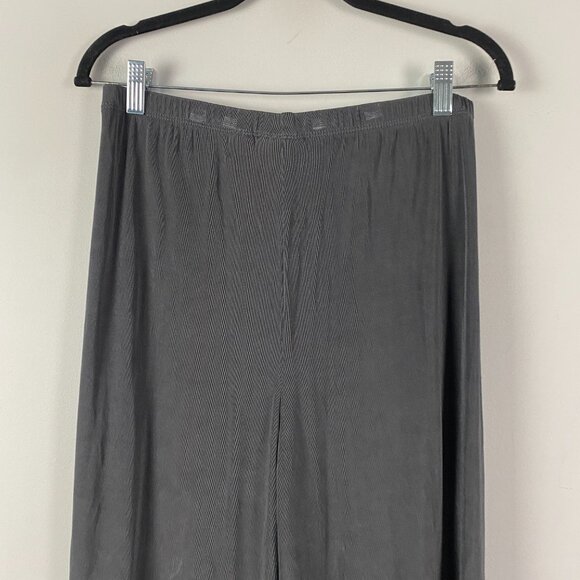 Chicos Travelers Cropped Pants Size 1 Short US M Short Gray Slinky Knit Pull On - Picture 5 of 9